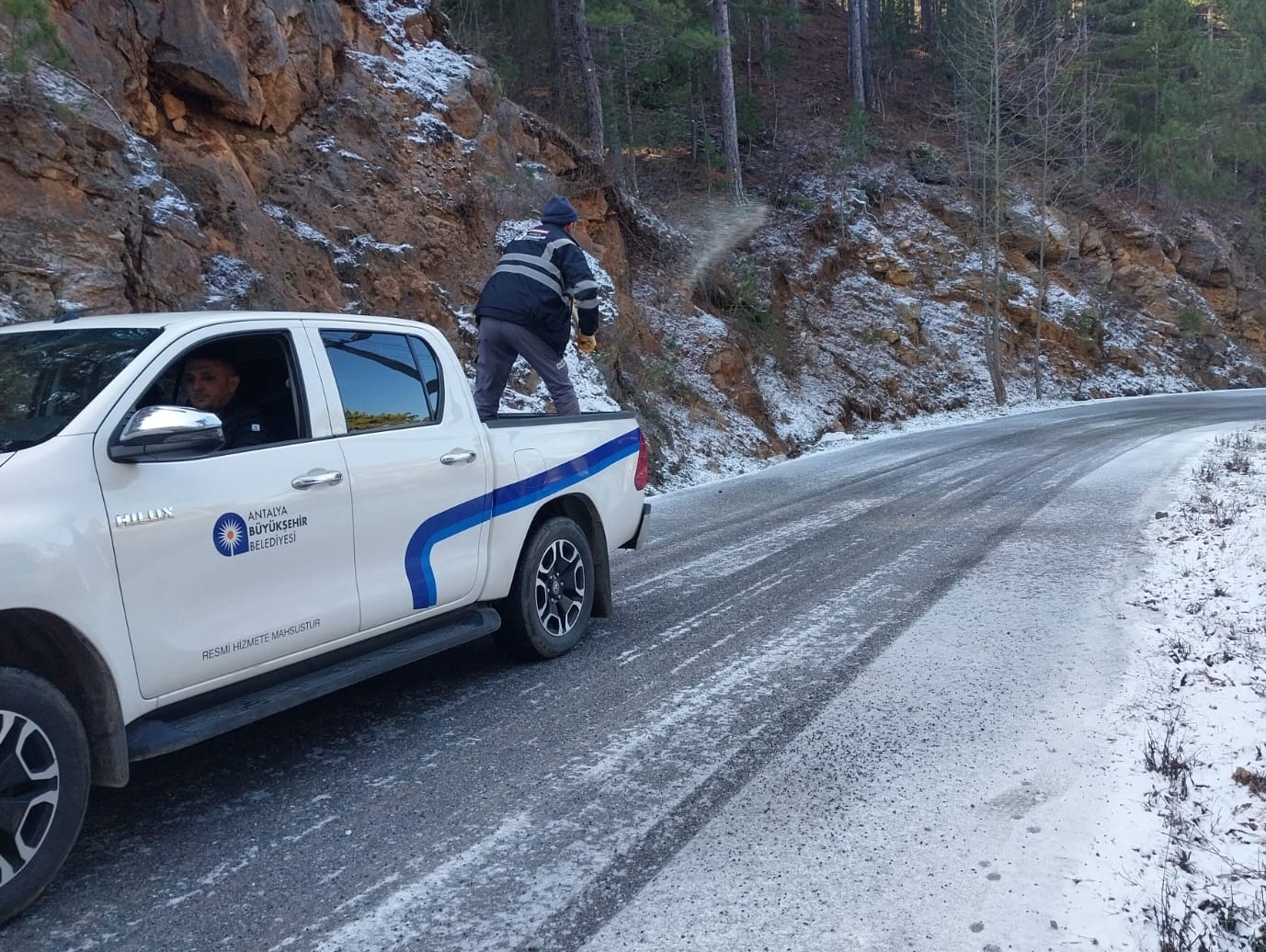 Antalya'da Yayla Yollarında Tuzlama Çalışması