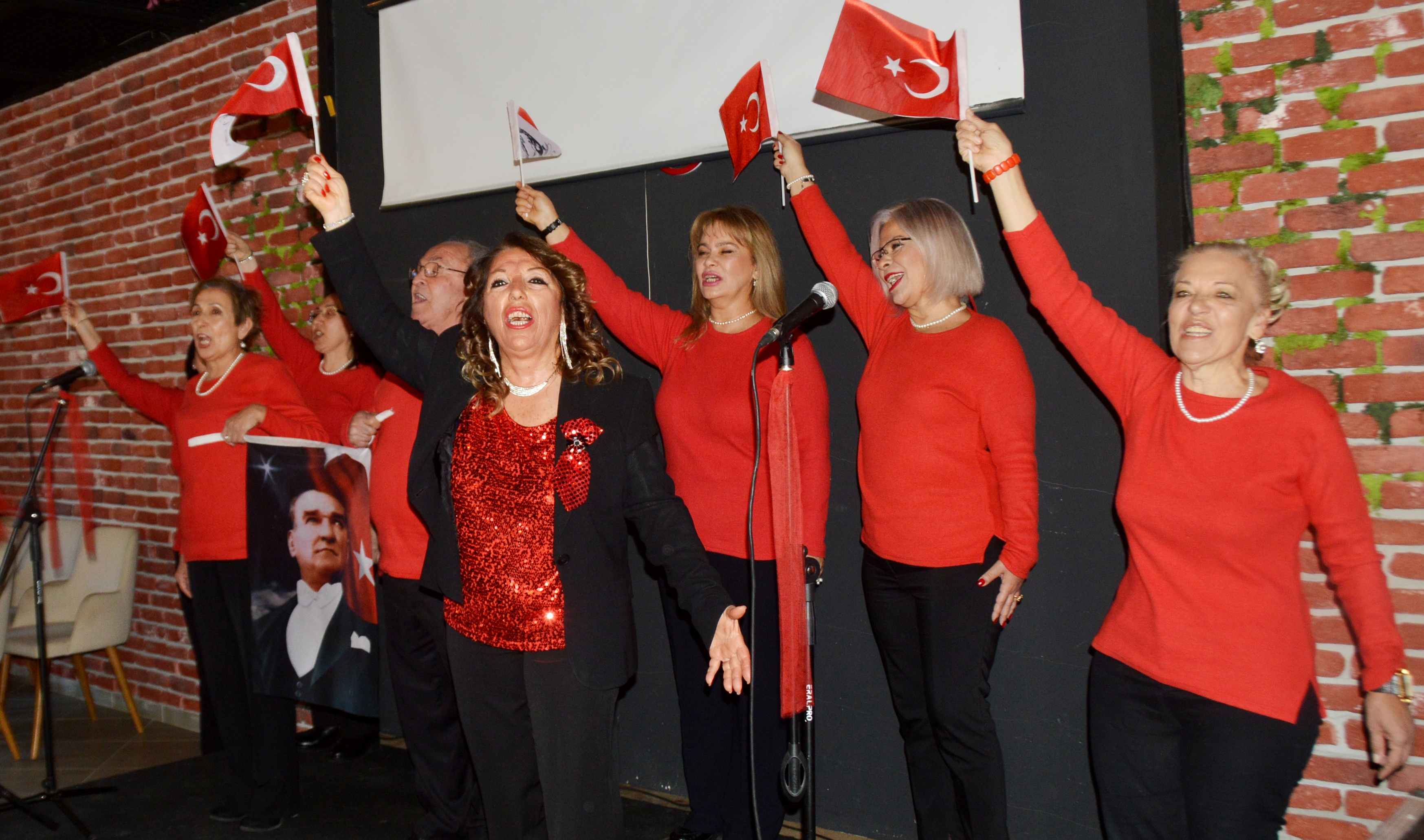 Antalyalı Kadınlardan 'Sevgi Günü'