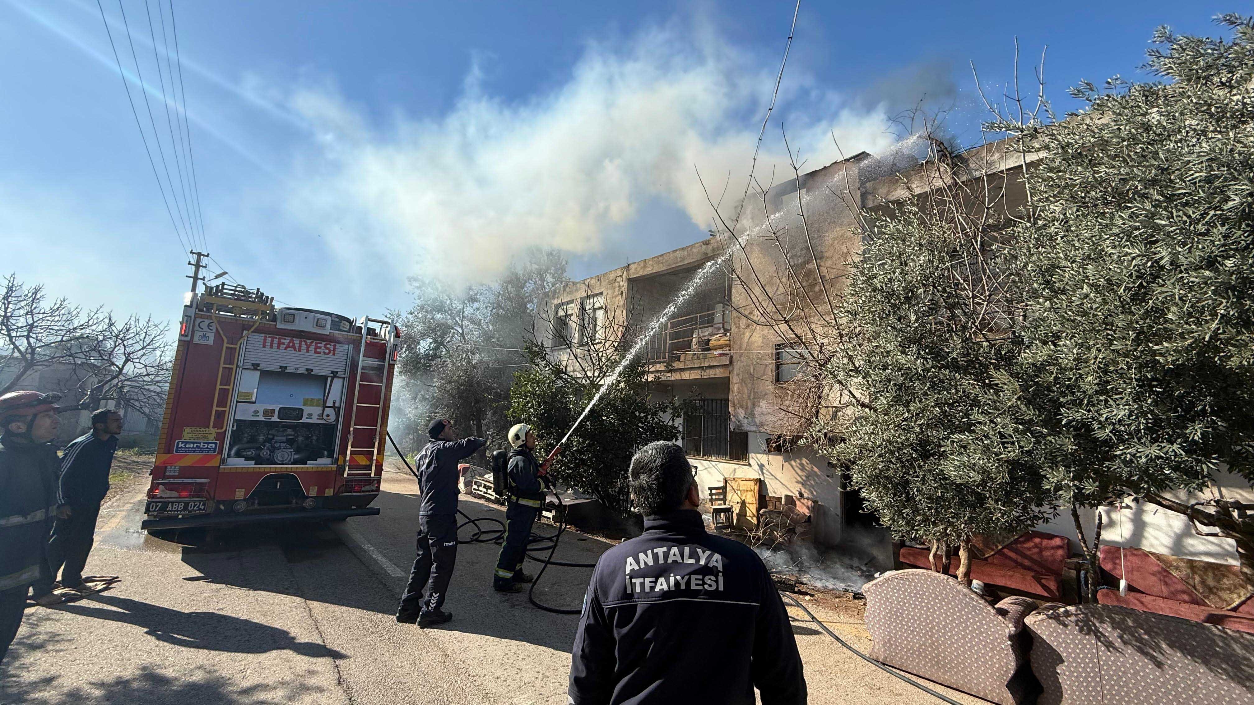 Apartman Boşluğunda Çıkan Yangın Korkuttu