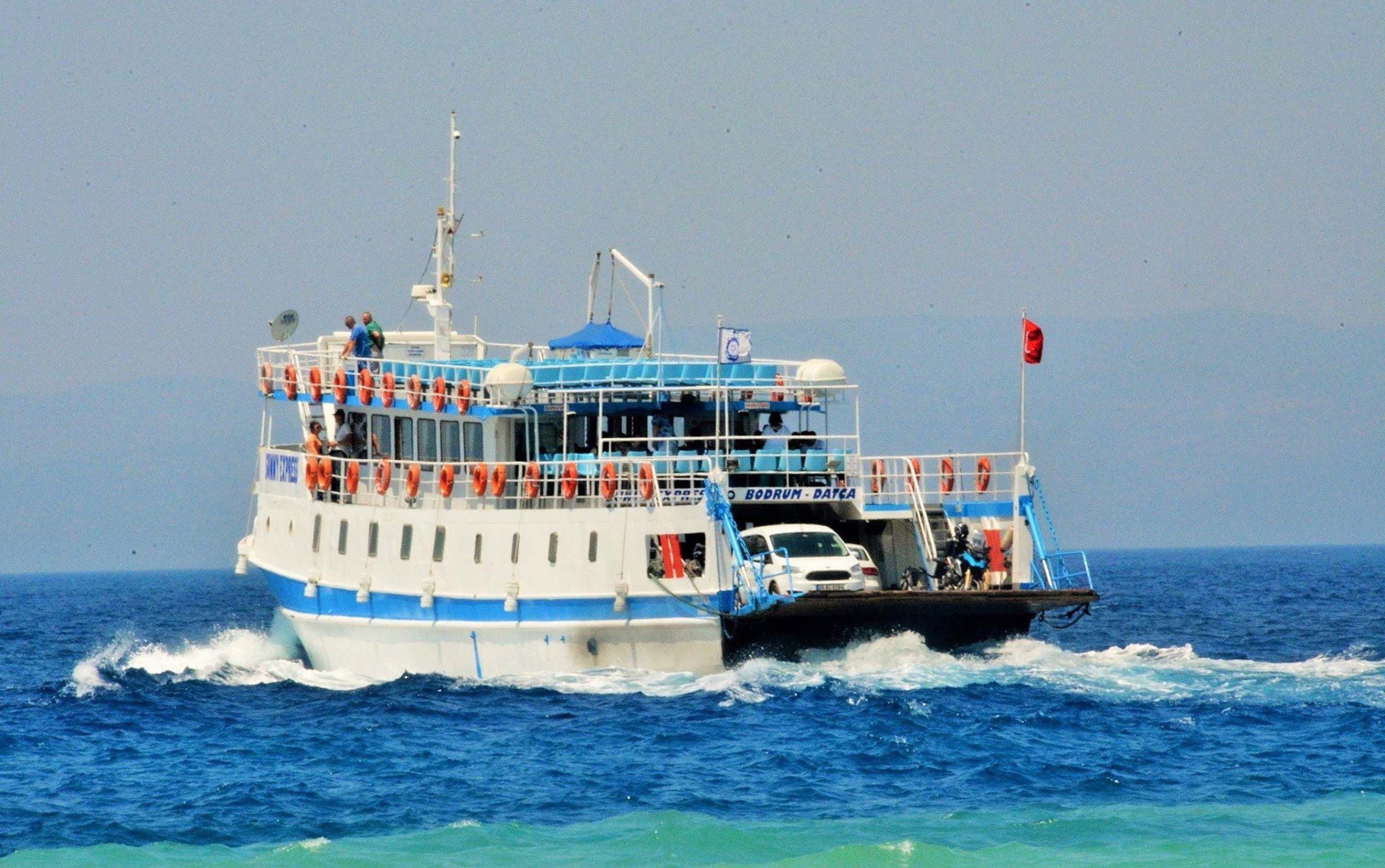 Bodrum'da fırtına etkili oldu, feribot seferleri iptal oldu