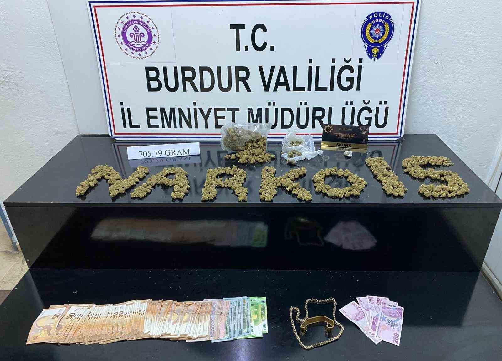 Burdur'da araçta uyuşturucuyla yakalanan şahıs tutuklandı