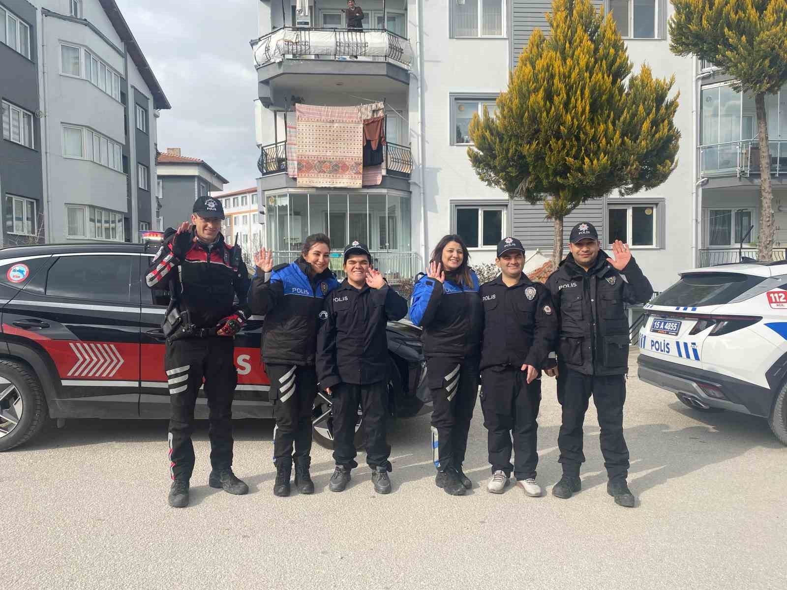 Burdur'da Engelli Kardeşlerin Polis Olma Hayali Gerçek Oldu
