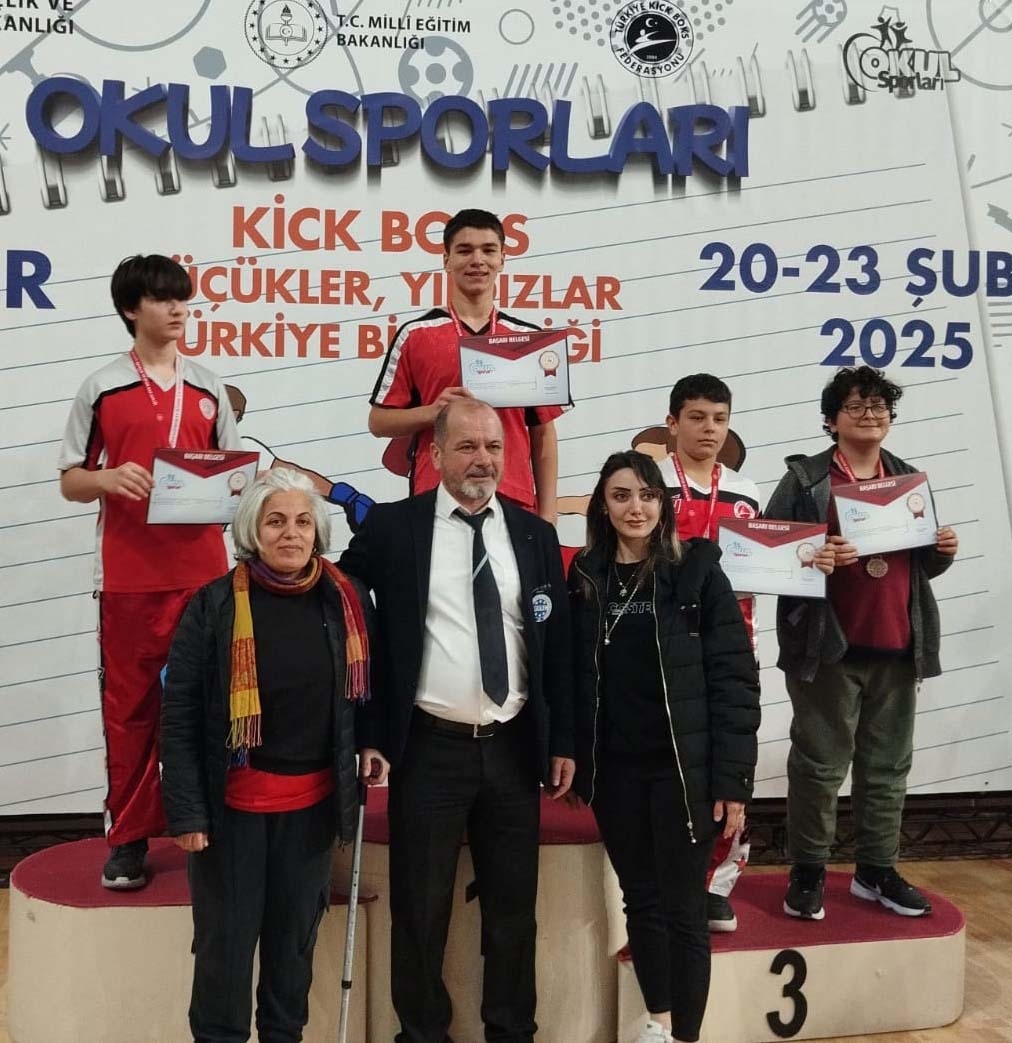 Burdurlu kick boksçulardan 4 madalya