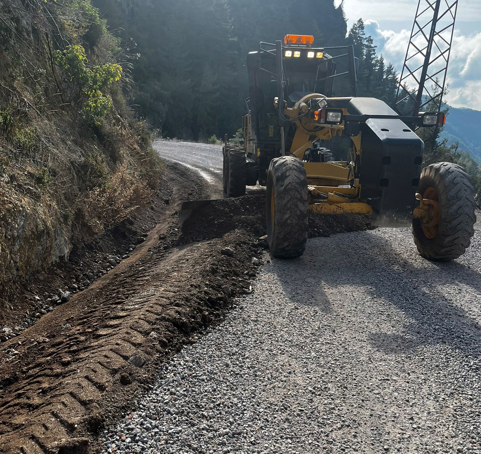 Büyükşehir ekiplerinden Alanya yollarında çalışma