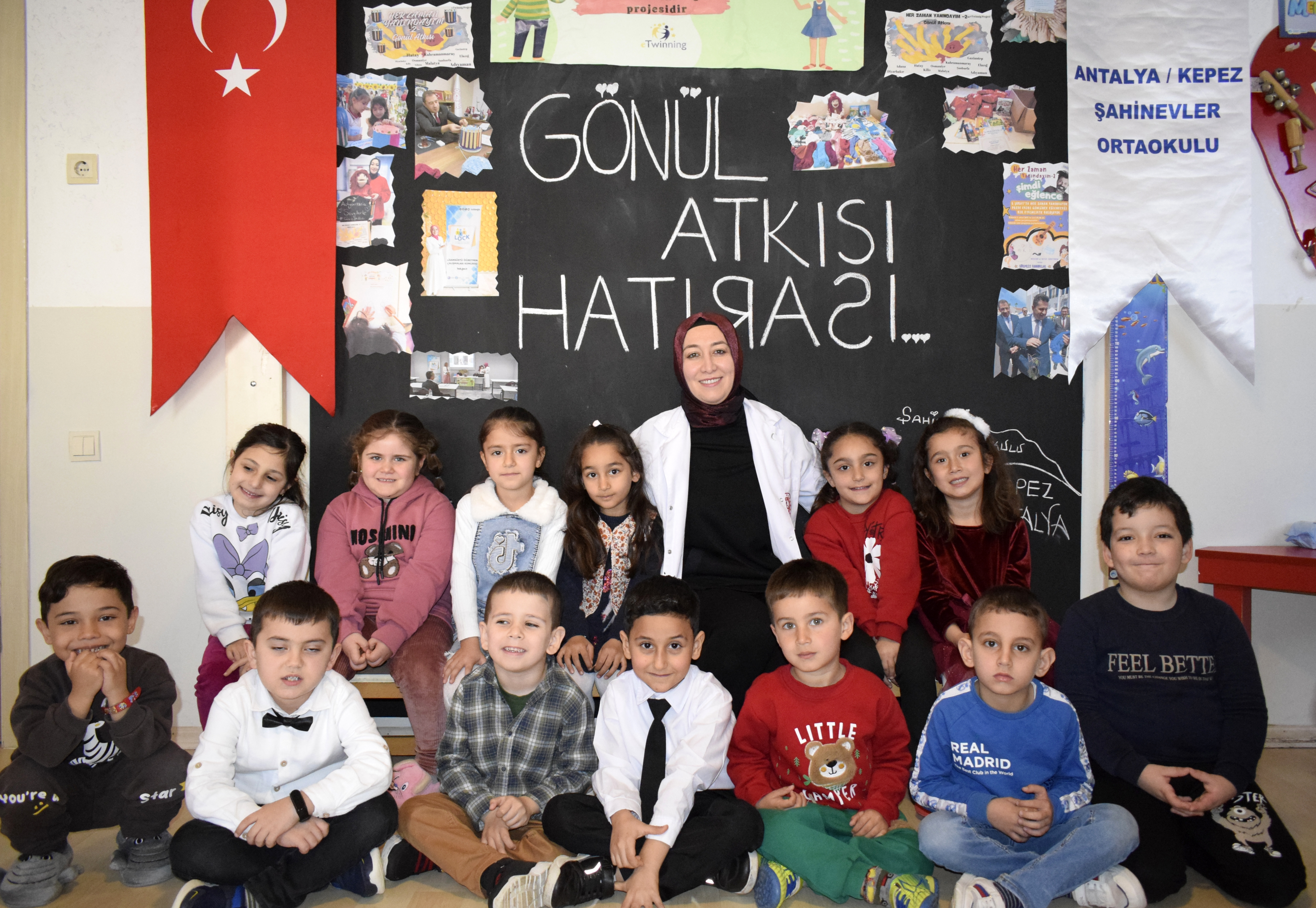 Depremzede çocuklar, 'gönül atkısı' ile ısınıyor