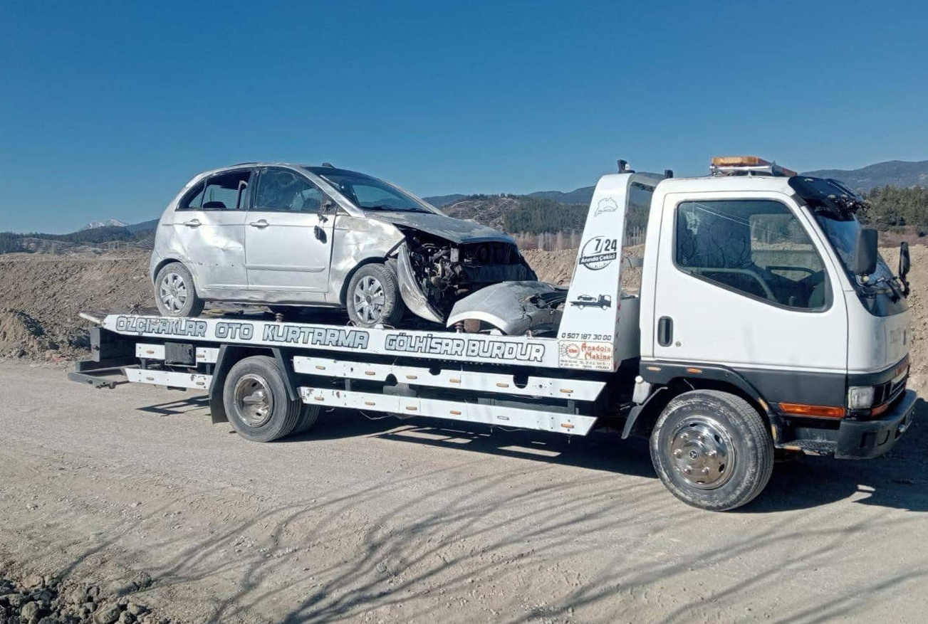 Gölhisar'da kaza: 3 yaralı
