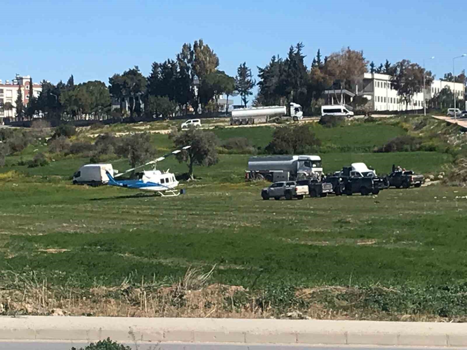 Helikopter, malzeme ve personel ikmalini boş arazide yaptı