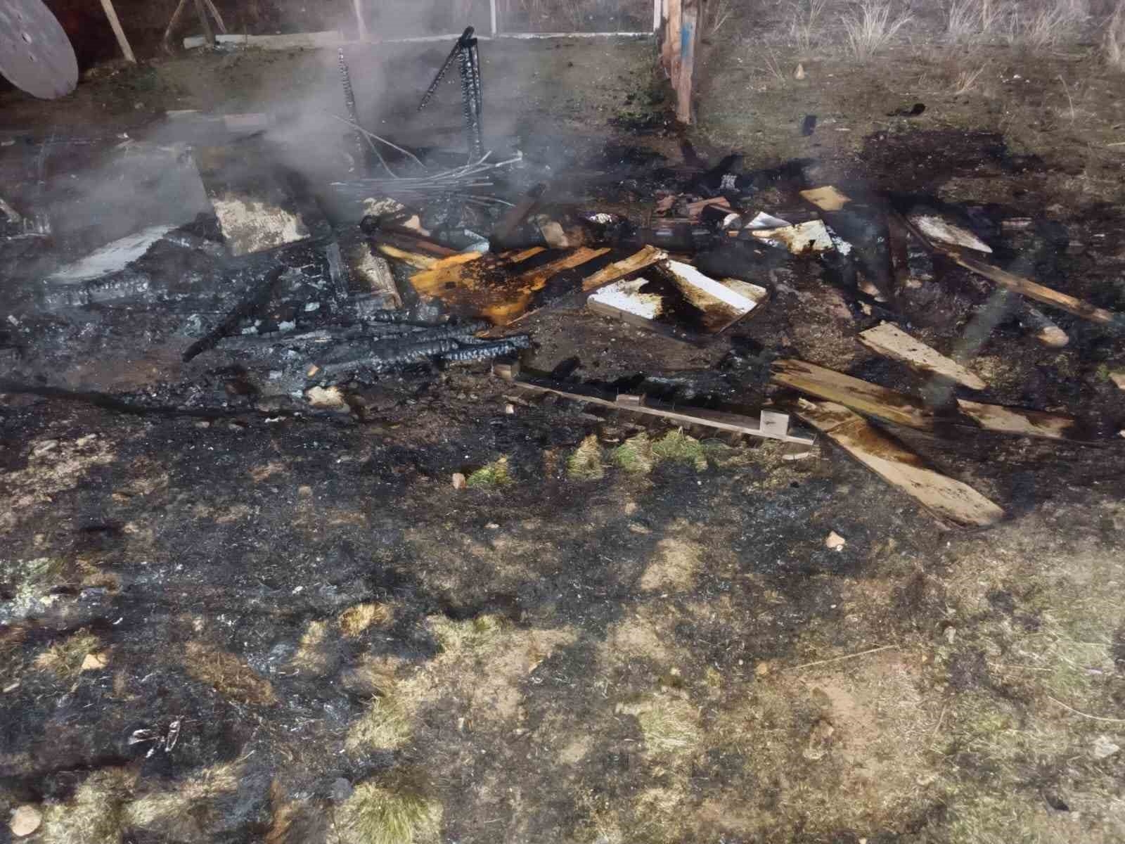 Isparta'da Güvercin Kulübeleri Yandı, 60 Güvercin Telef Oldu