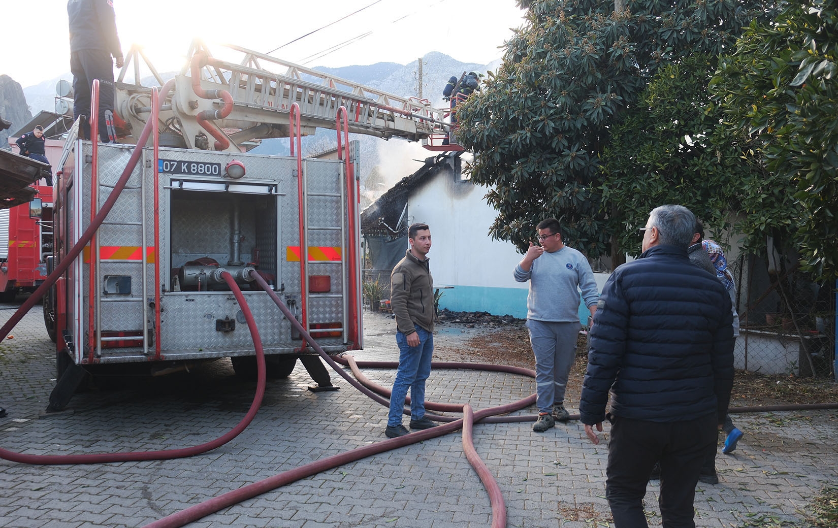 Kemer'de ev yangını