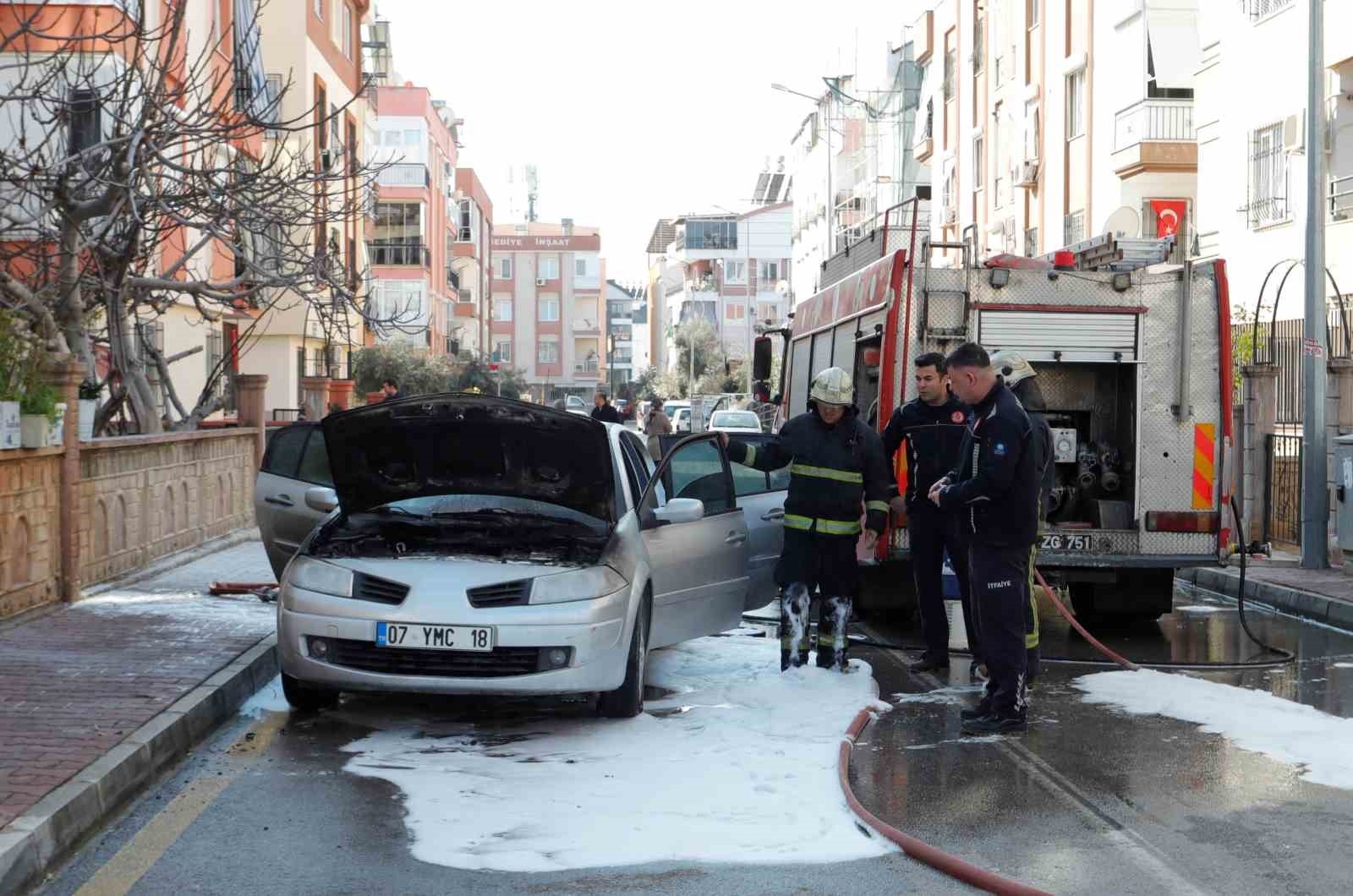 Kontrol için marşa bastığı araçta yangın çıktı