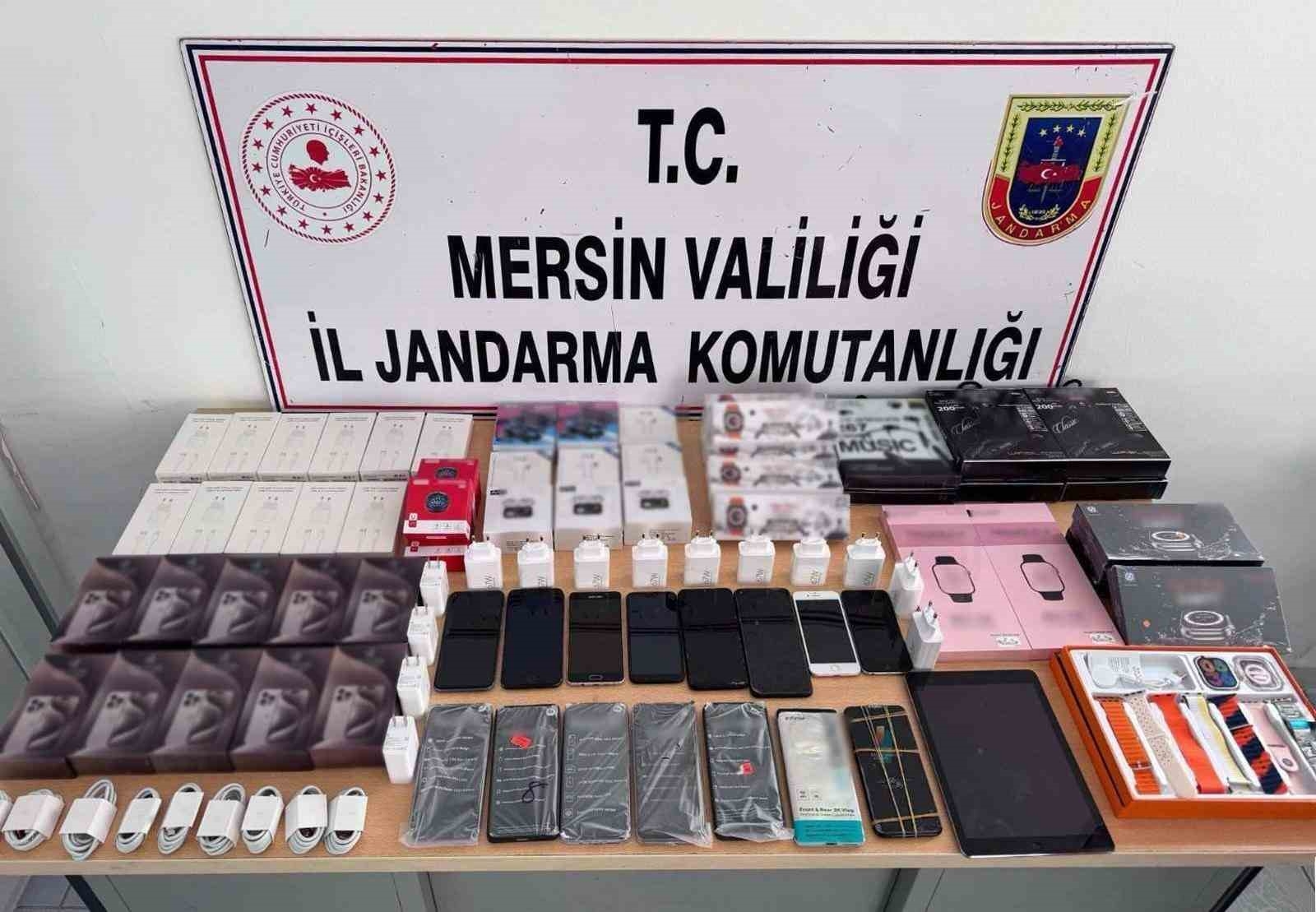 Mersin'de 15 Gümrük Kaçağı Cep Telefonu Ele Geçirildi
