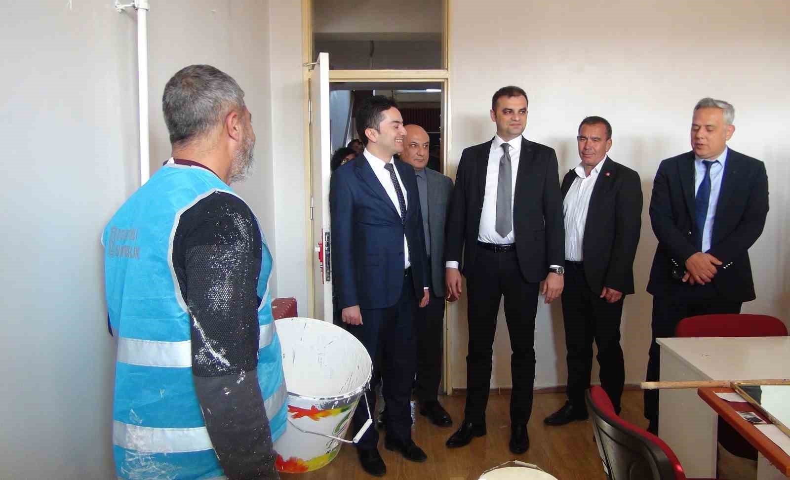 Mersin'de Denetim Serbestlik Hükümlüleri, 4 Okulu Boyayıp İkinci Döneme Hazırladı