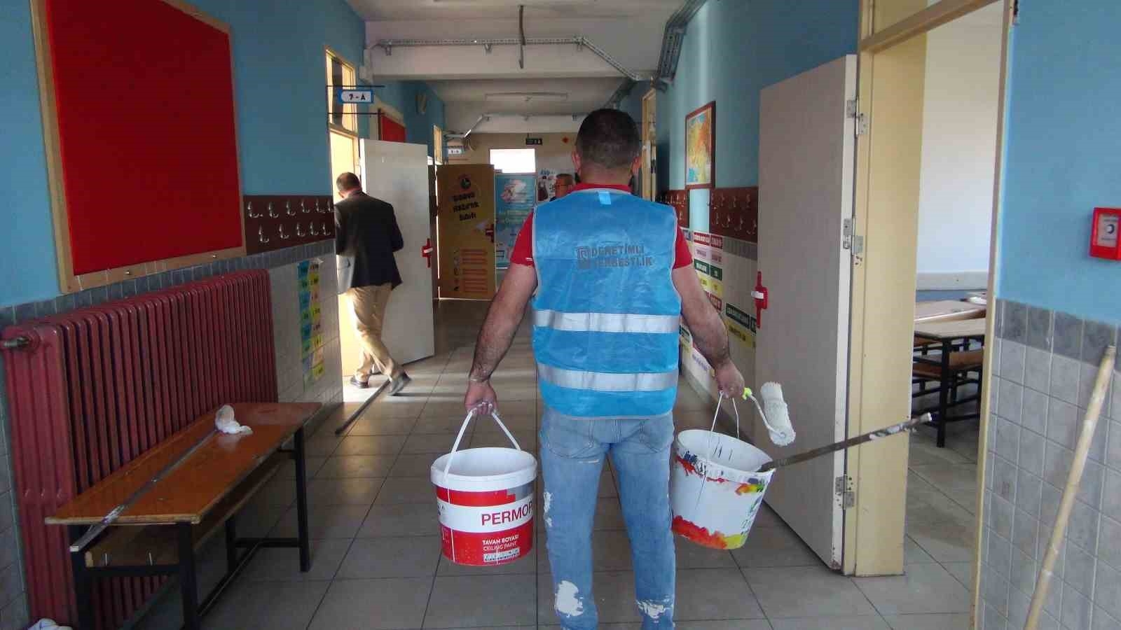Mersin'de Denetim Serbestlik Hükümlüleri, 4 Okulu Boyayıp İkinci Döneme Hazırladı