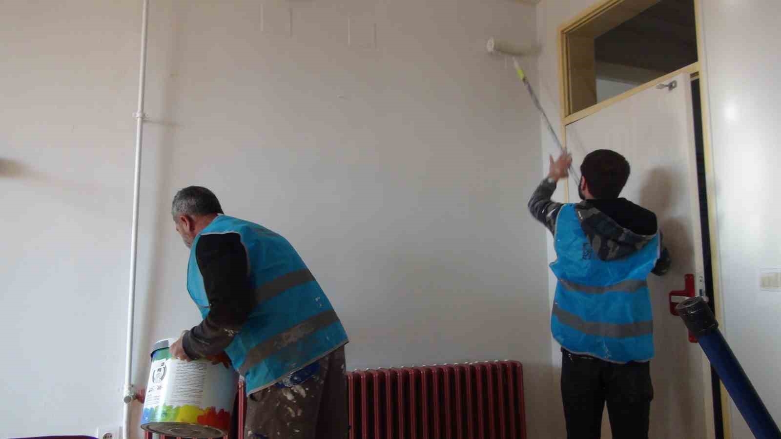 Mersin'de Denetim Serbestlik Hükümlüleri, 4 Okulu Boyayıp İkinci Döneme Hazırladı