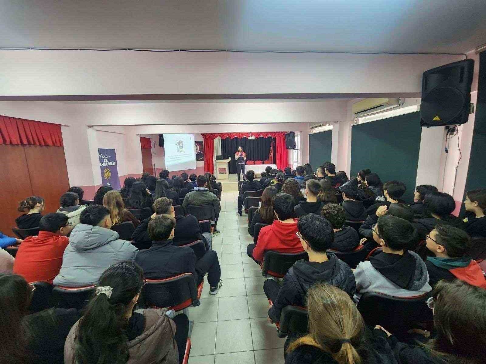 Mersin'de Jandarmadan Öğrencilere 'Siber Farkındalık' Eğitimi