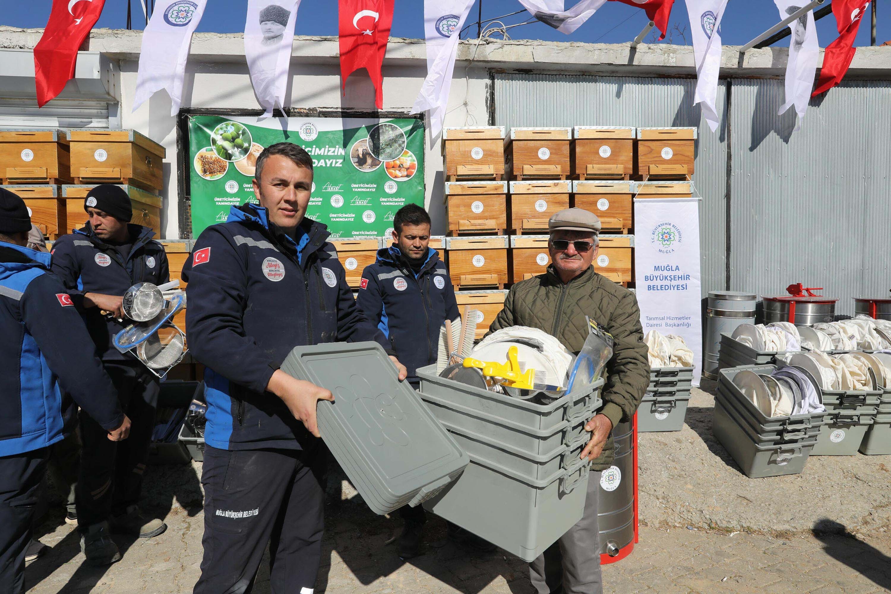 Muğla'da Yangın Mağduru Arıcılara Destek