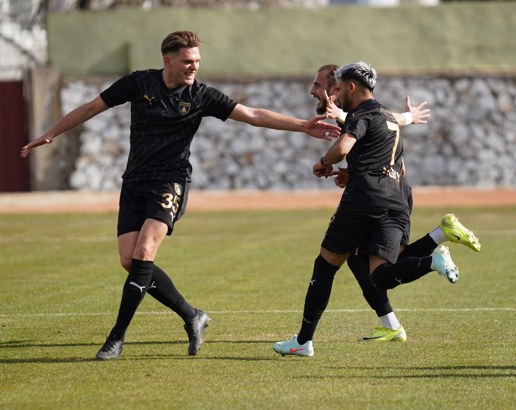 Muğlaspor zirveye ortak