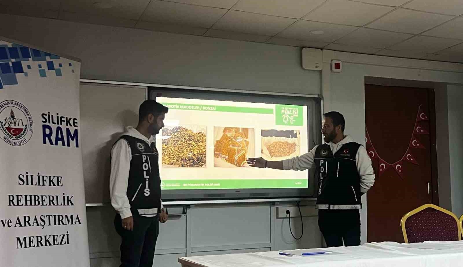 Silifke'de öğretmenlere bağımlılıkla mücadele konusunda bilgilendirme yapıldı