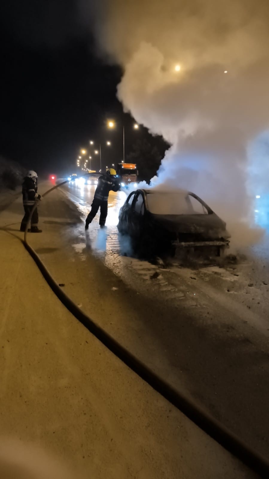 Tarsus'ta otoyolda araç yangını