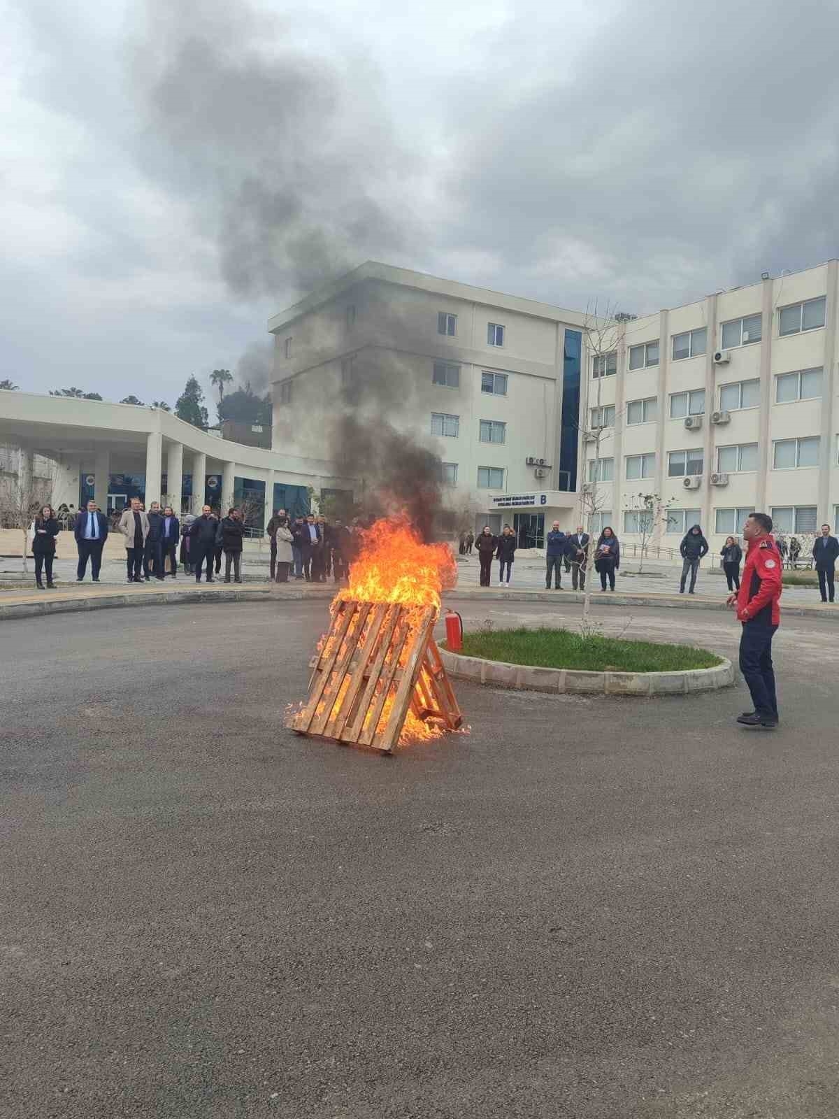 Tarsus'ta Üniversitede Yangın Eğitimi