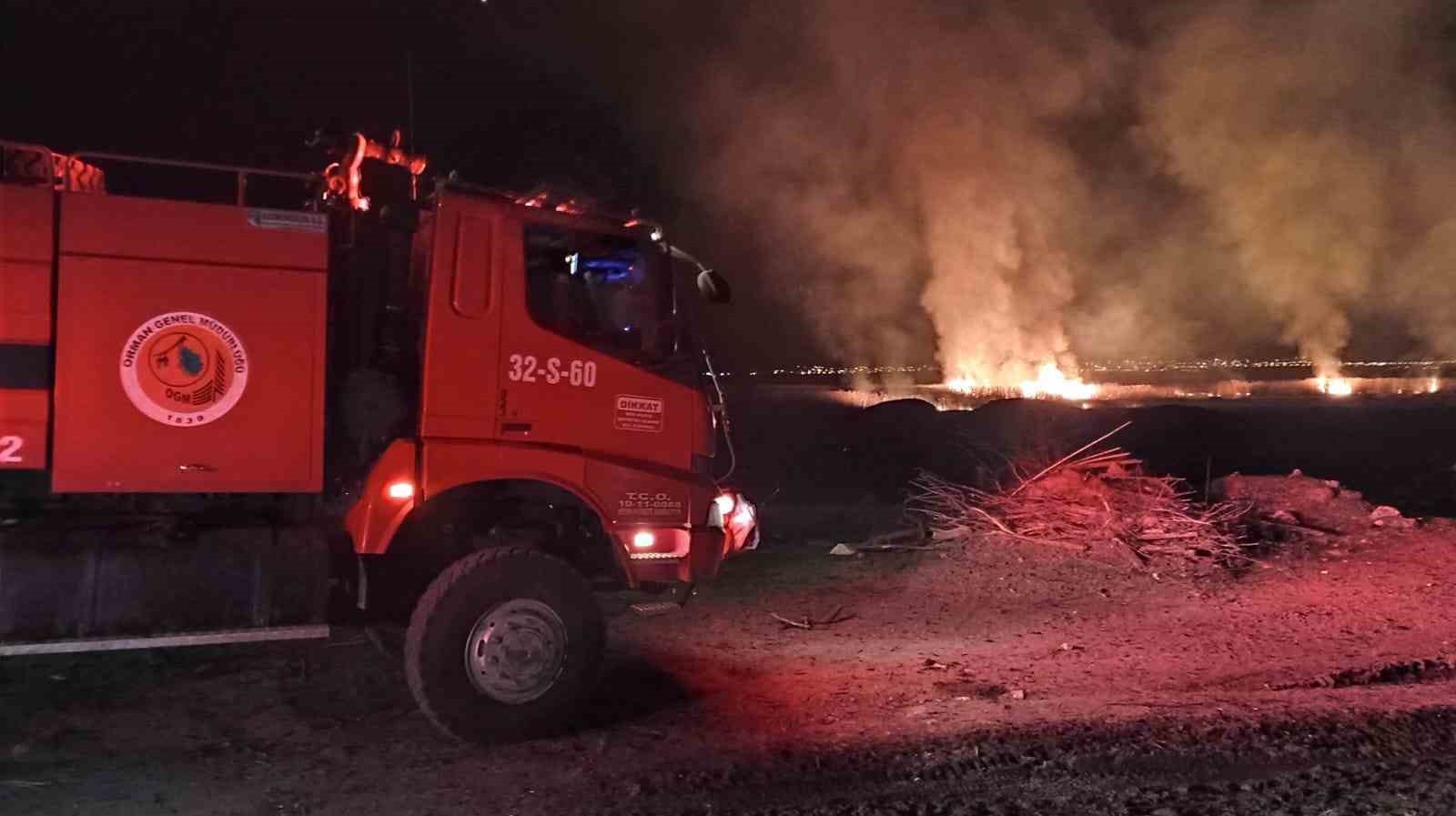 Yamadı Gölü Alevlere Teslim Oldu, Yangın 5 Saatte Kontrol Altına Alındı