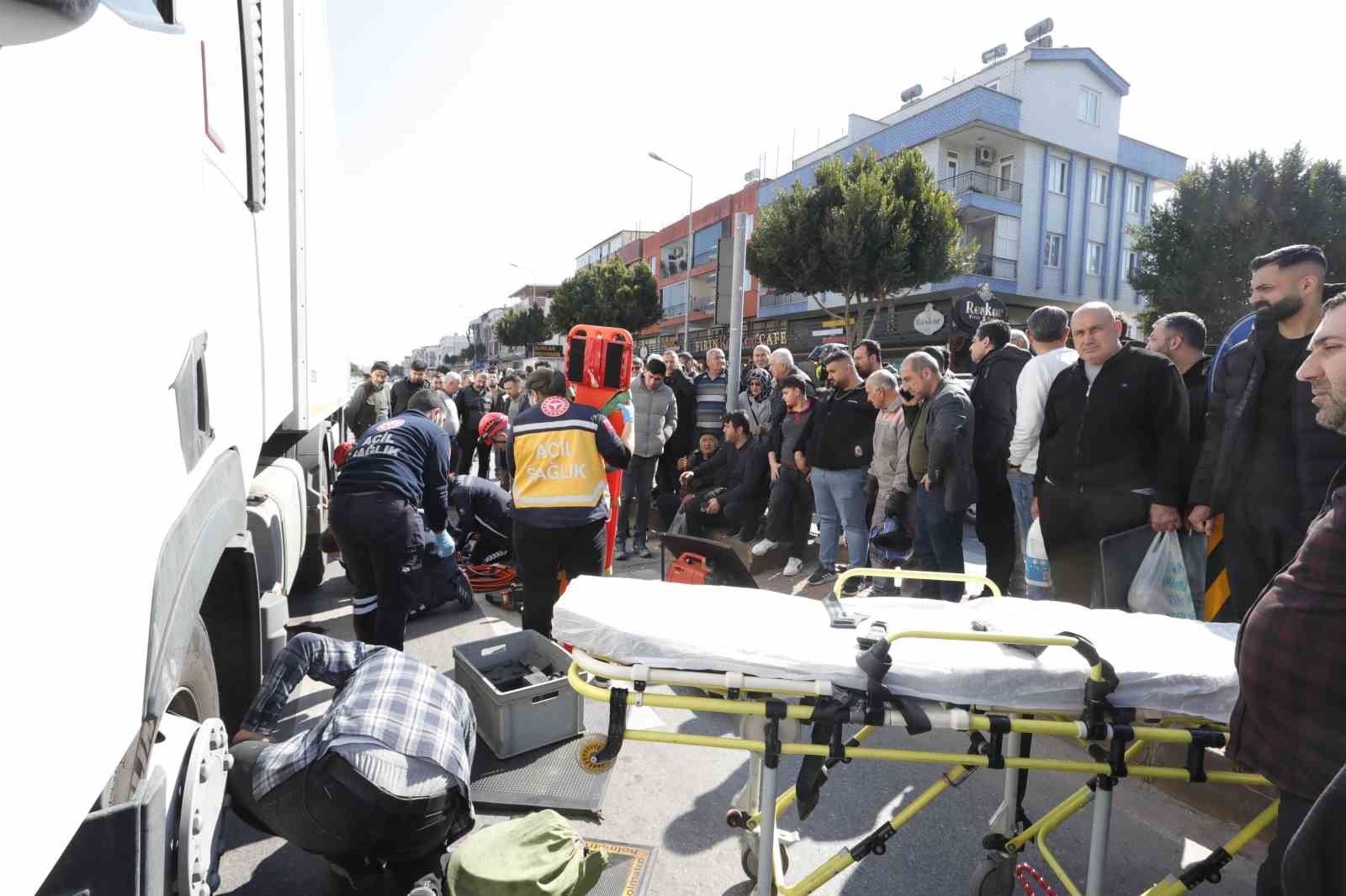 Yaşlı adam tırın altında kaldı, yol arkadaşının "Vay Ali'm vay" feryadı yürek burktu