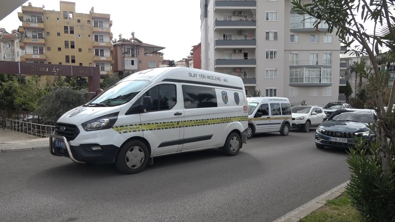 Alanya'da 4. kattan düşen kadın hayatını kaybetti