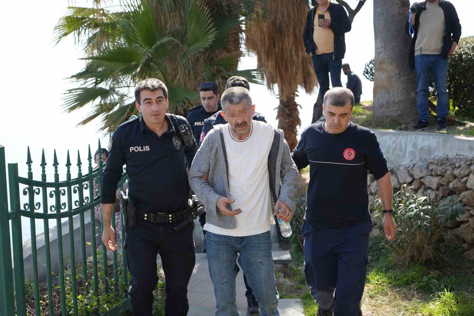 Antalya'da 40 metrelik falezlerin ucunda can pazarı