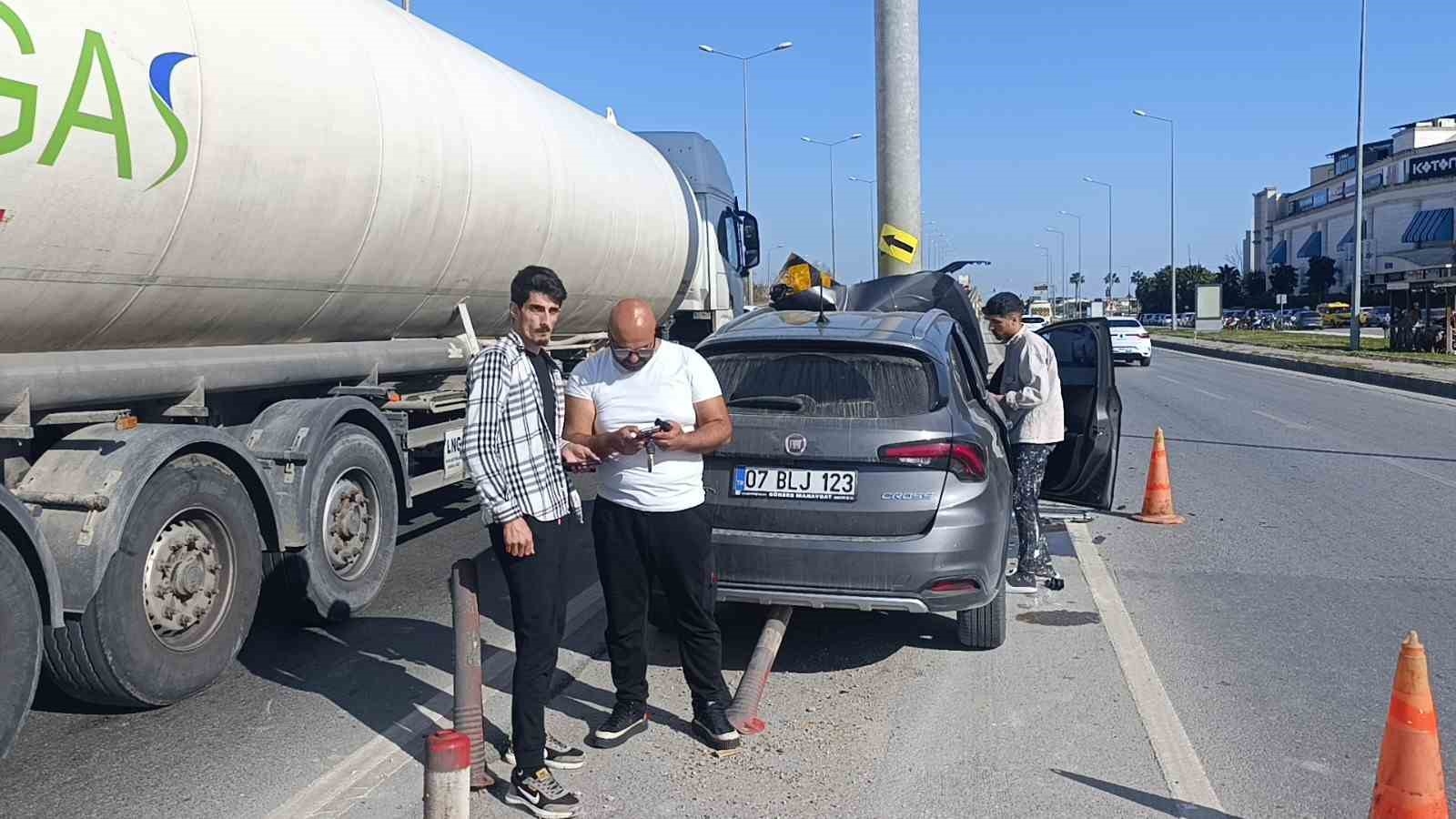 Antalya'da Faciadan Dönüldü: 3 Yaralı