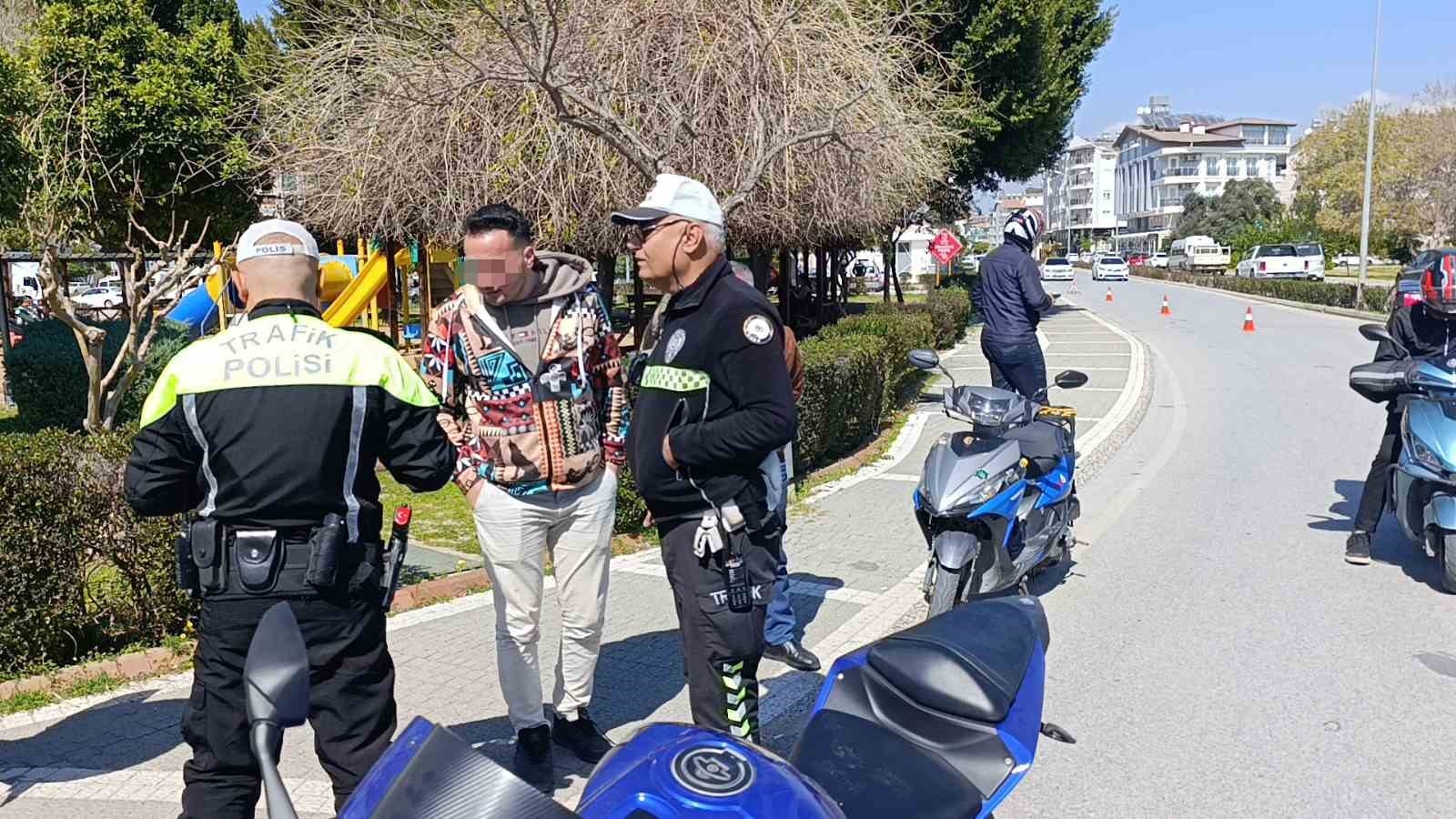 Antalya'da Kasksız Motosikletçi 5. Kez Yakalandı! Polis Affetmedi