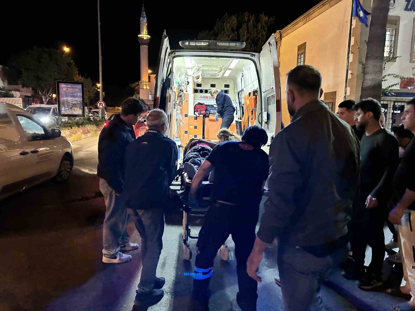 Bodrum'da yolun karşısına geçmek isteyen adama motosiklet çarptı: 2 yaralı