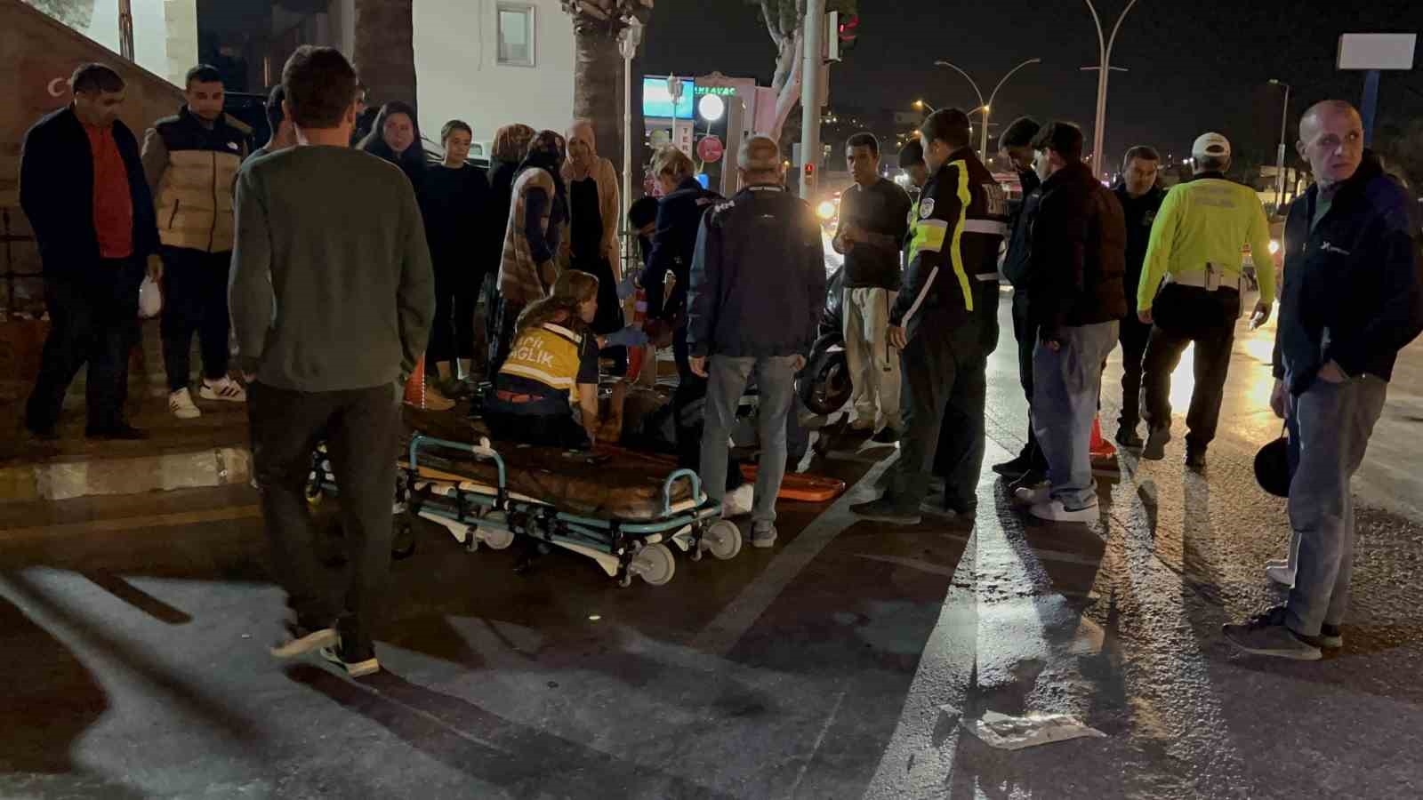 Bodrum'da yolun karşısına geçmek isteyen adama motosiklet çarptı: 2 yaralı