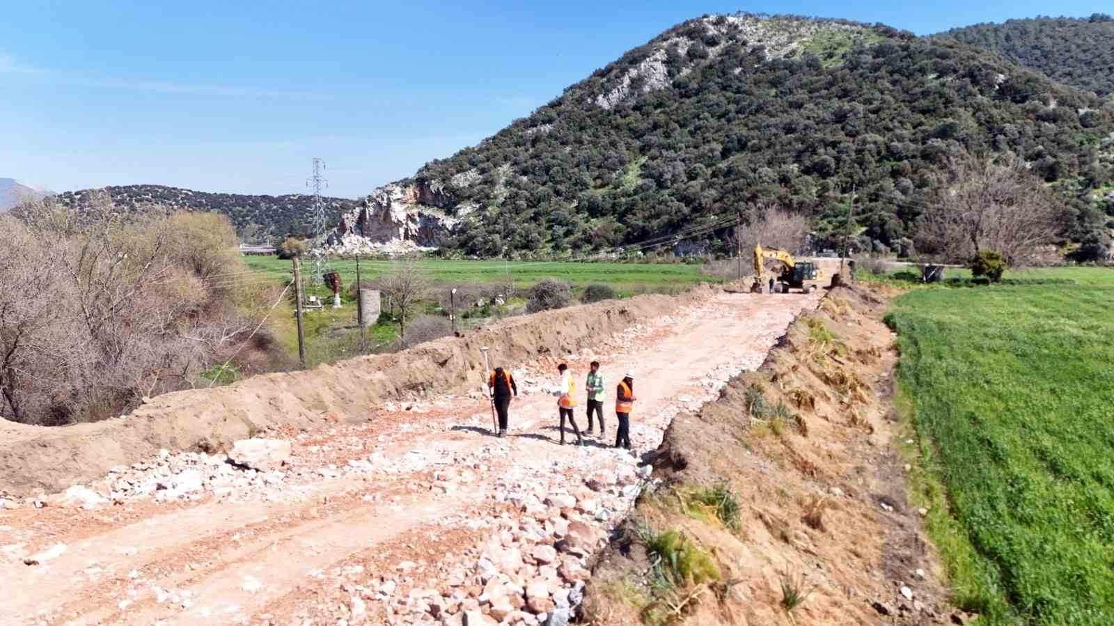 Büyükşehir'den Milas kırsalına 80 milyonluk yol yatırımı