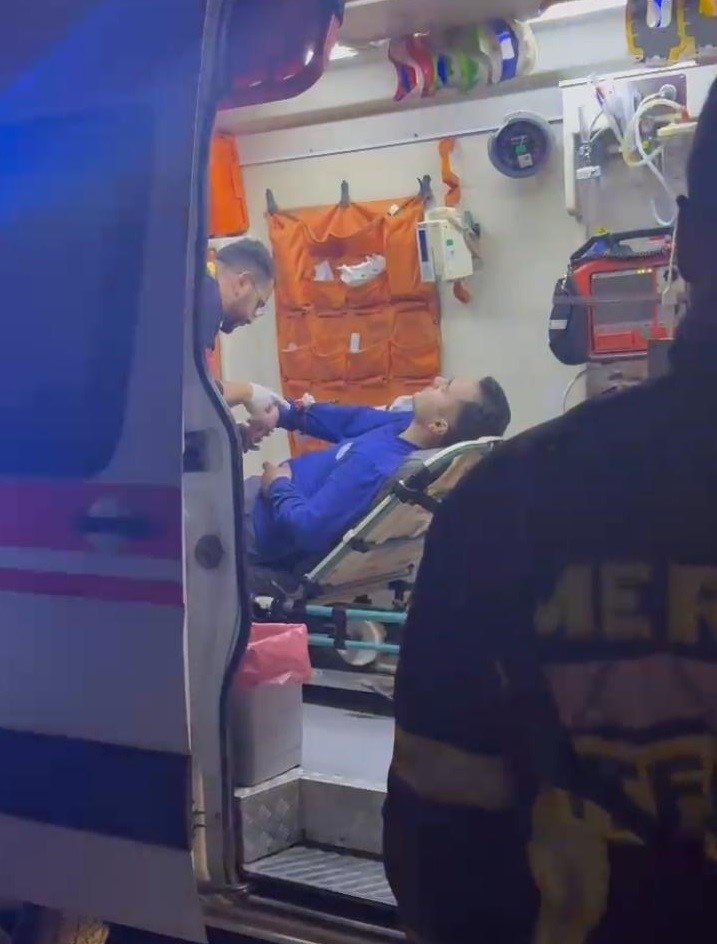 Çöp Toplama Sırasında Korku Dolu Anlar! Eli Konteynerde Sıkıştı