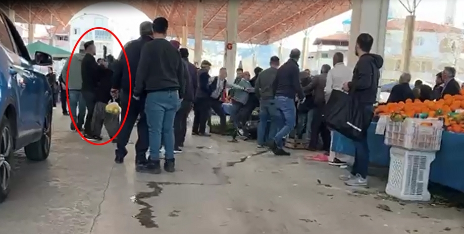 Dünürünün pazardaki tezgahını pompalı tüfekle bastı