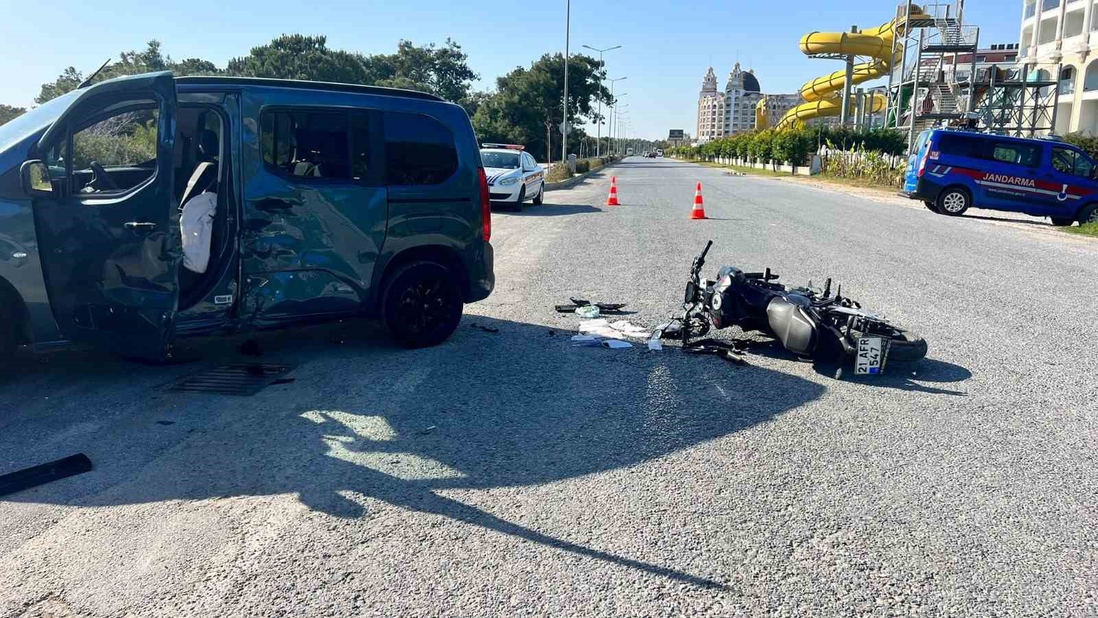 Ehliyetsiz Sürücünün 'U' Dönüşü Motosikletliyi Ağır Yaraladı