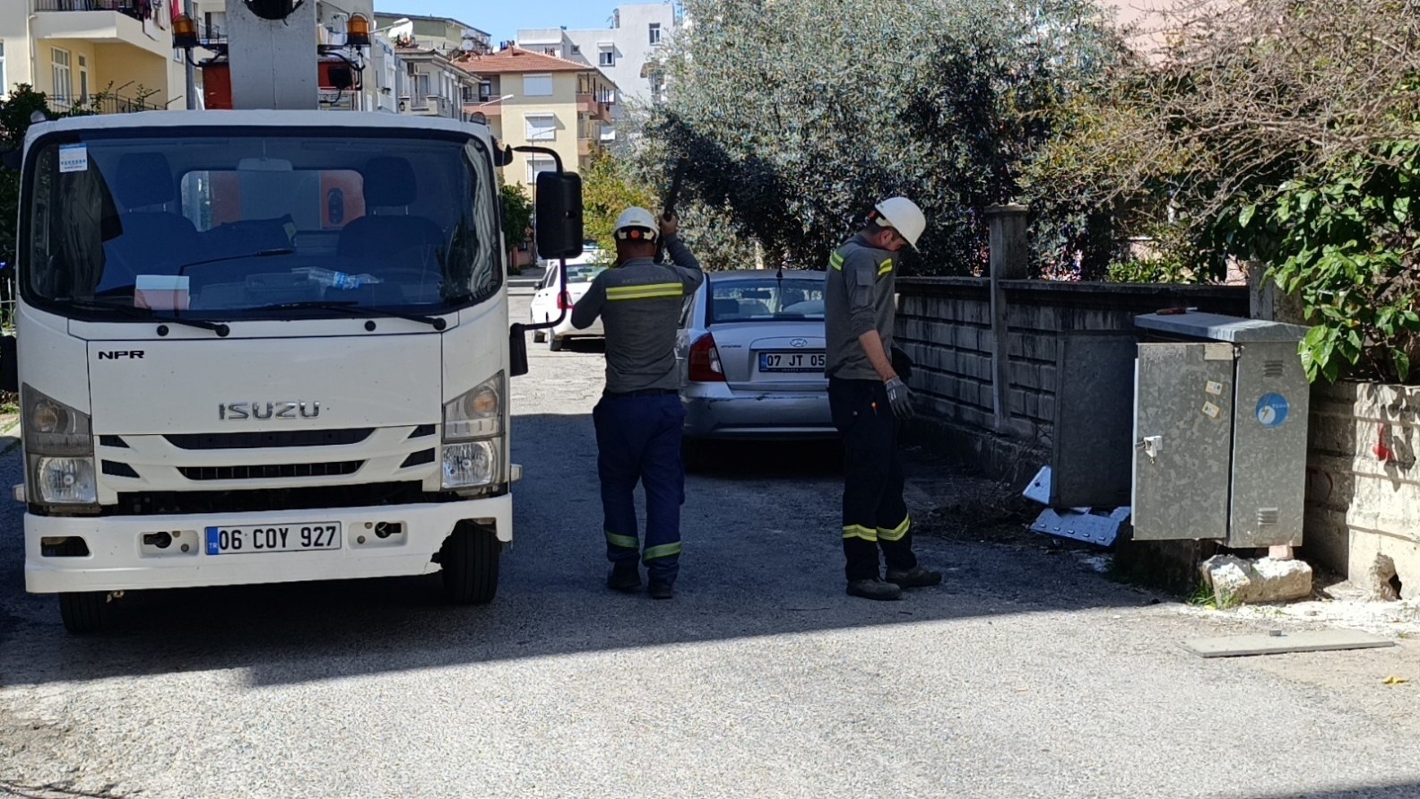 Elektrik baksına giren kedi akıma kapılarak telef oldu