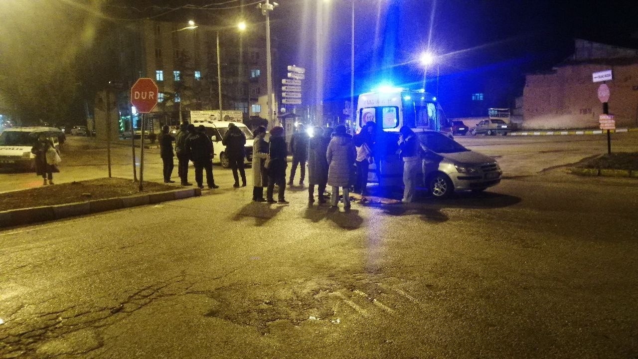 Isparta'da iki otomobil kavşakta çarpıştı: 1 yaralı