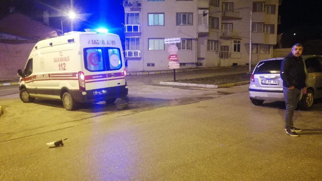 Isparta'da iki otomobil kavşakta çarpıştı: 1 yaralı