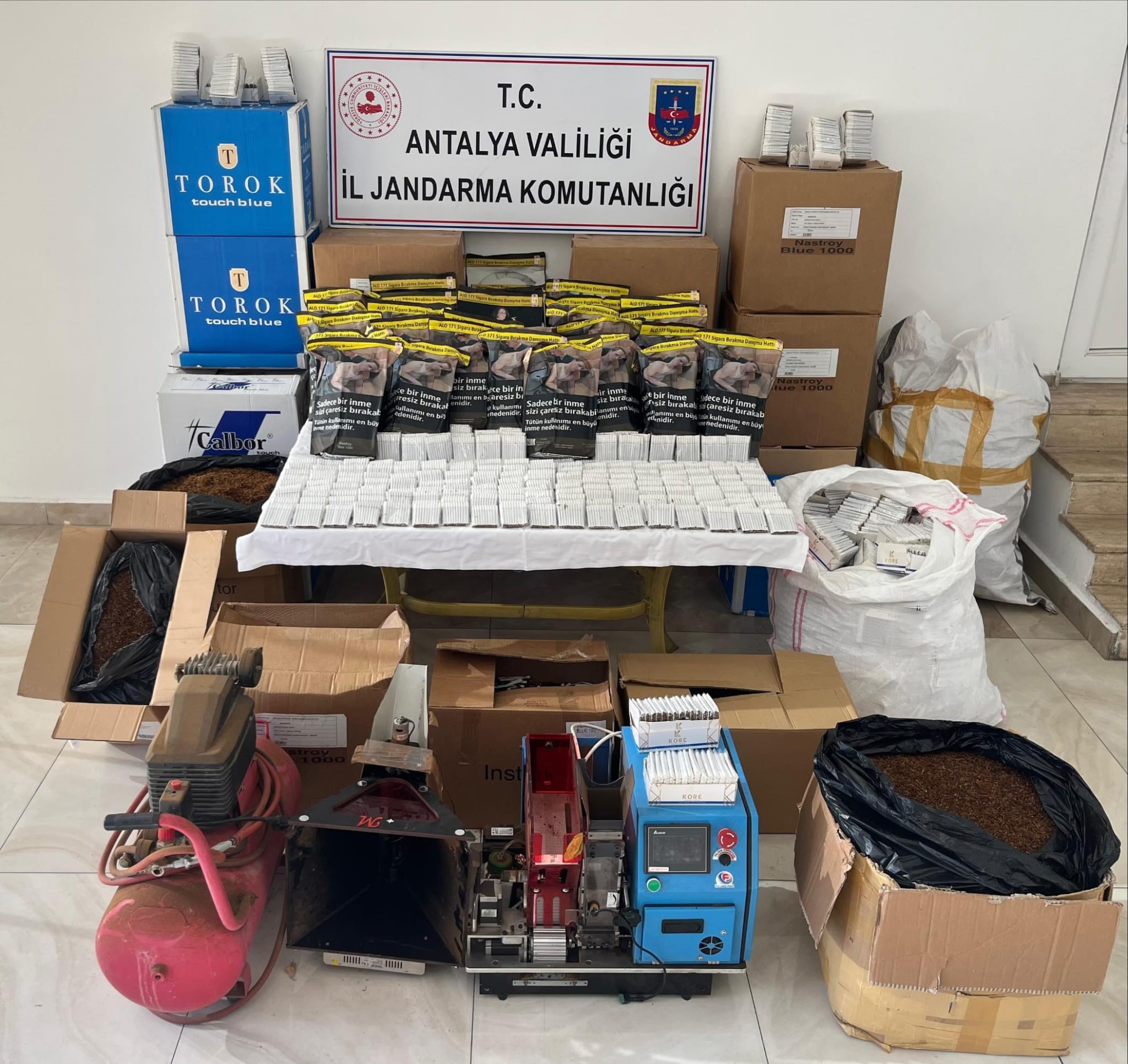 Jandarmadan Aksu ve Manavgat'ta kaçakçılık operasyonu
