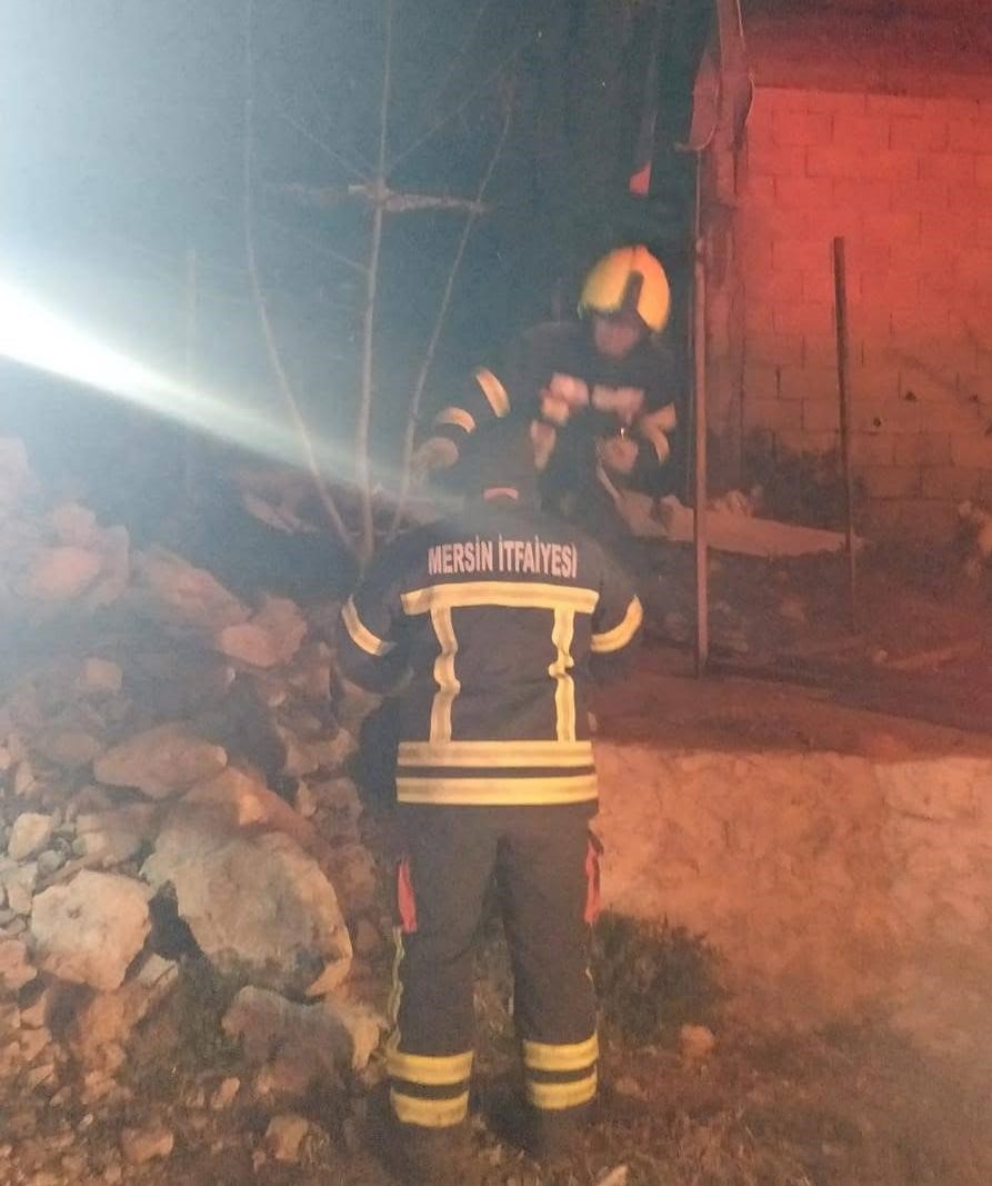 Mersin'de ev yangını: 1 ölü