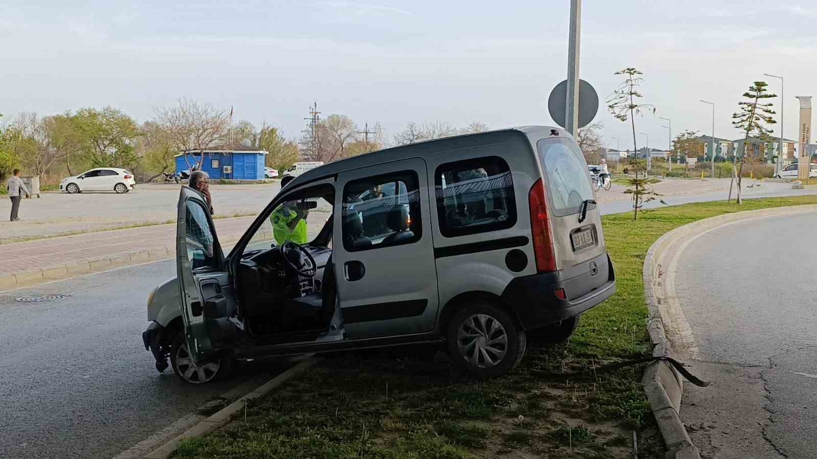 Refüje Çıkan Hafif Ticari Araç Kazaya Neden Oldu! İşte Detaylar