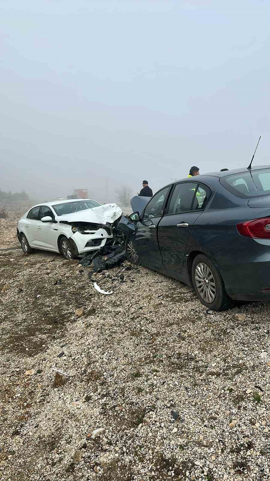 Seydikemer'de otomobiller çarpıştı: 2 yaralı