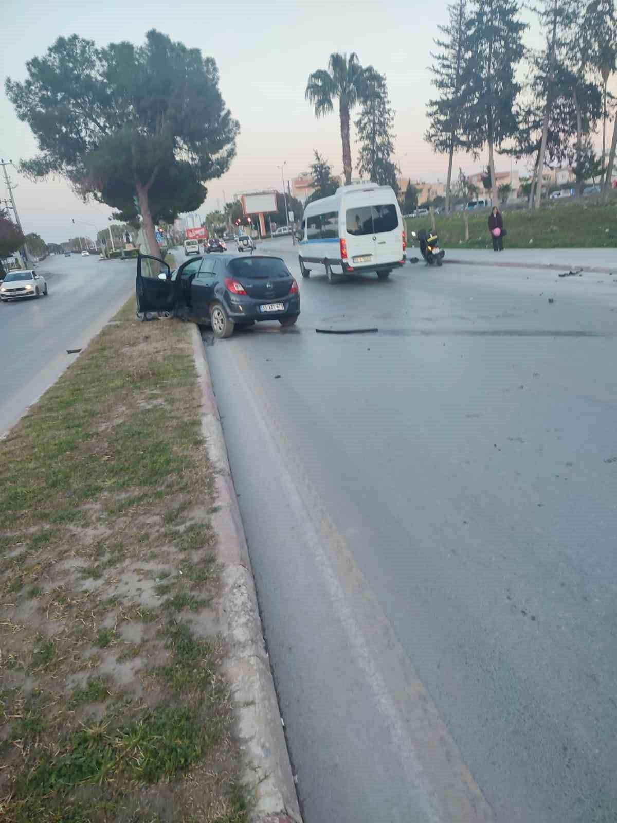 Tarsus'ta trafik kazası: 3 yaralı