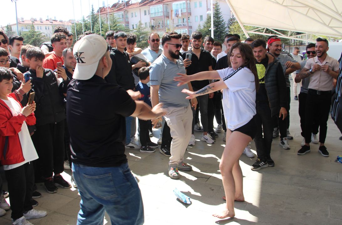 Modifiye otomobil tutkunları buluştu