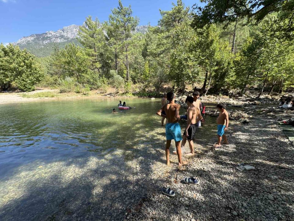 Antalya’da spor ve doğa kampı! Üzümdere ve Altınbeşik’e keyifli ziyaret