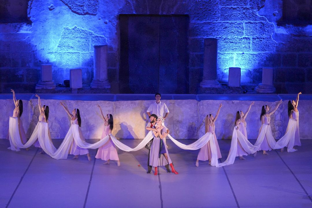 Aspendos Antik Tiyatrosu’nda Zorba coşkusu