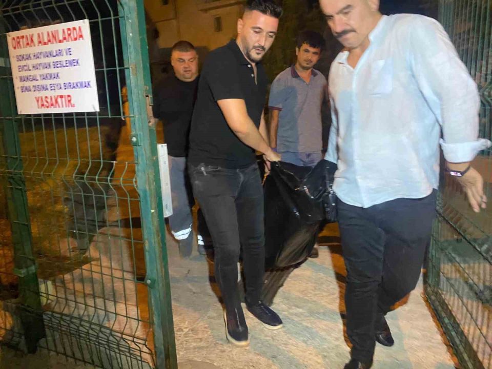 Eski eşi tarafından eşarbıyla boğularak öldürülen kadının son anları güvenlik kamerasına yansıdı