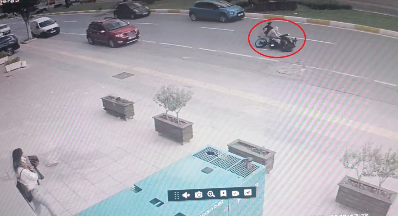 Devrilen motosikletle beraber metrelerce sürüklendiler