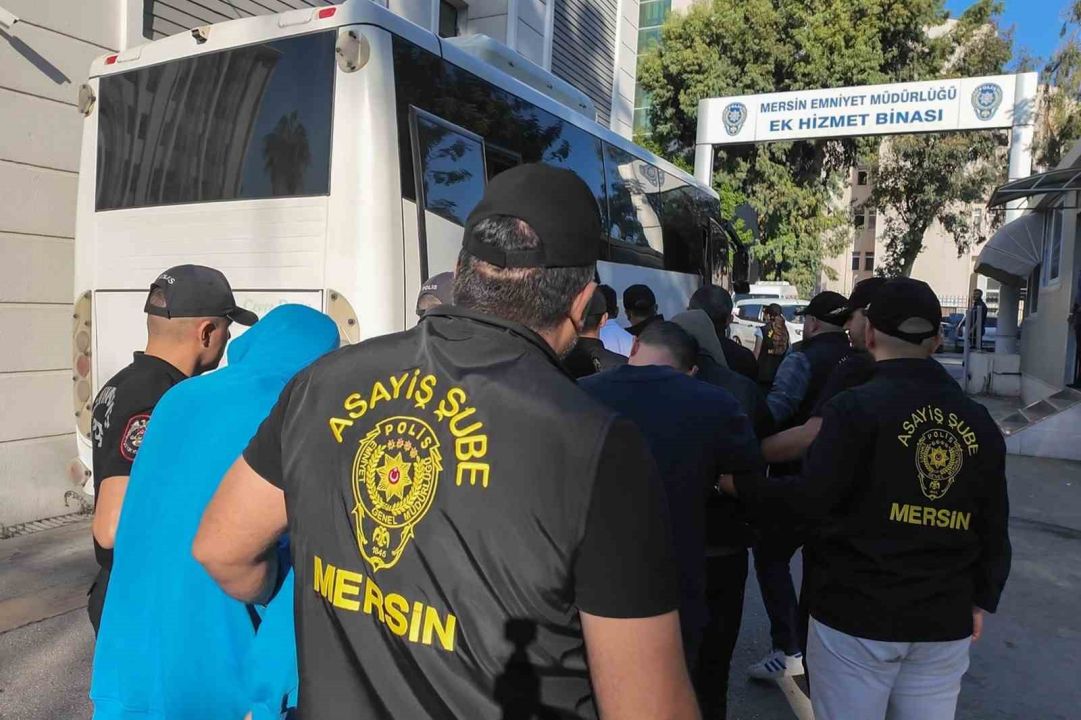 Mersin’de fuhuş operasyonu: 2 tutuklama, 1 kişi sınır dışı edildi